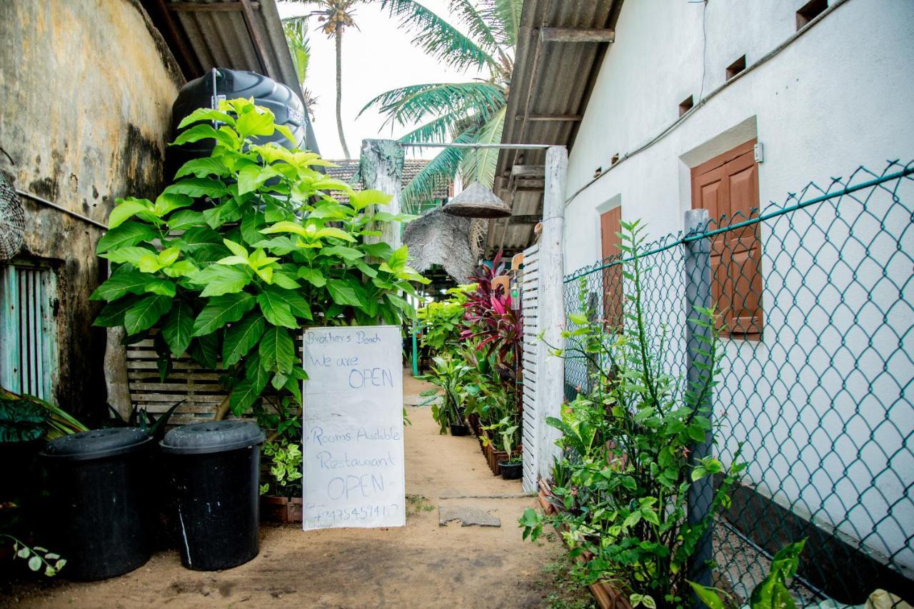 Brother'S Beach Home Boossa ภายนอก รูปภาพ