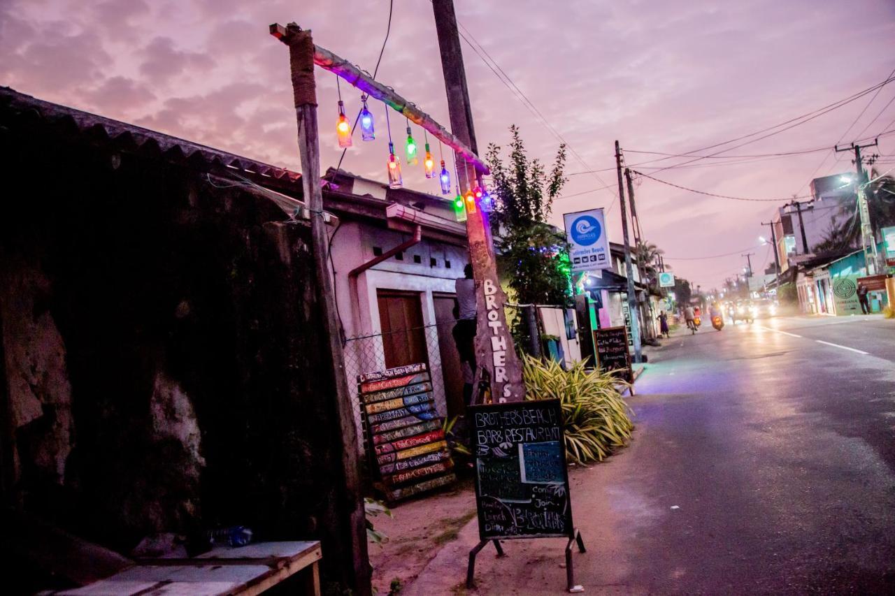 Brother'S Beach Home Boossa ภายนอก รูปภาพ